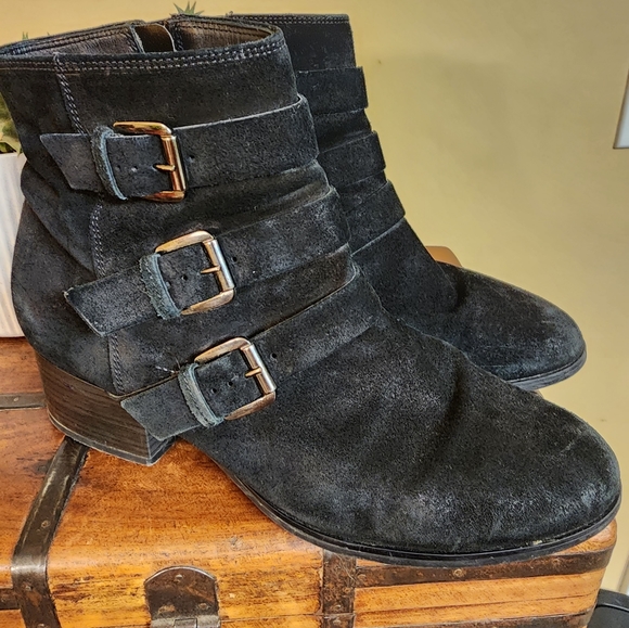 CLARKS Elvina Haze Distressed Buckle Ankle Boots - Picture 3 of 9